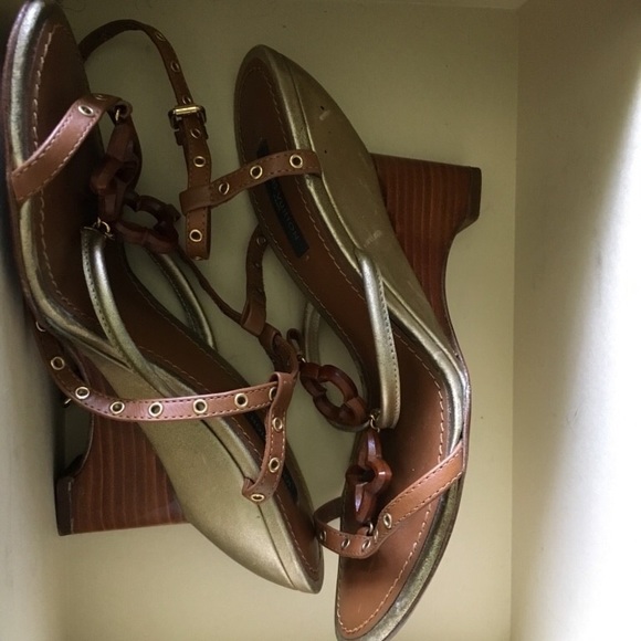 Louis Vuitton - Picture 3 of 4